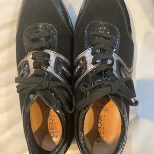 GEOX SIZE 40 black and silver athletic shoes like new